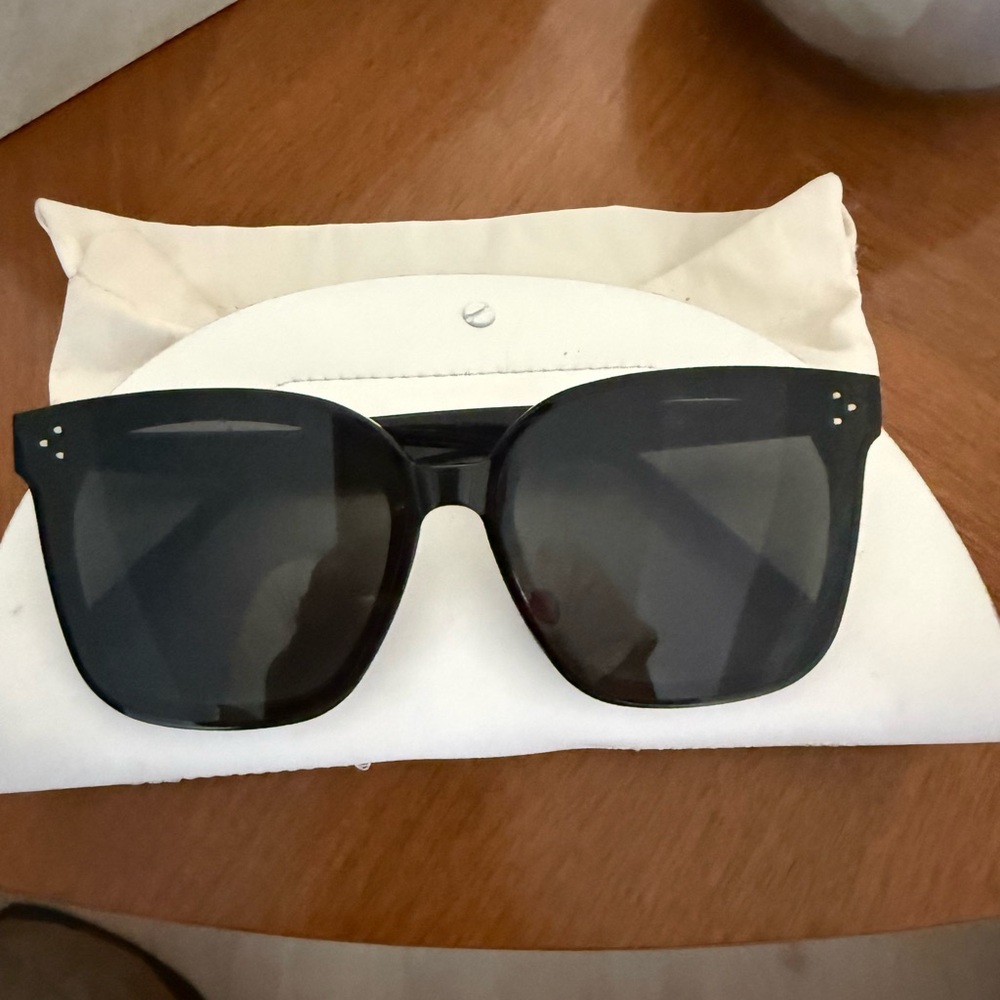 GENTLE MONSTER Black Sunglasses